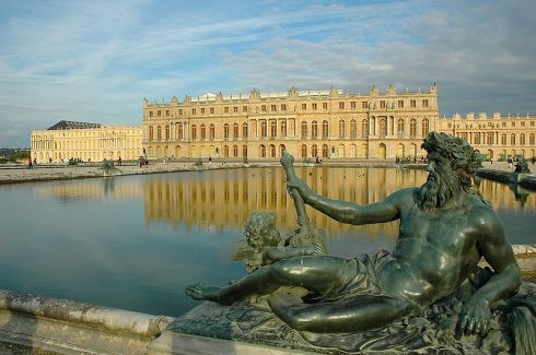 800px-Versailles_chateau