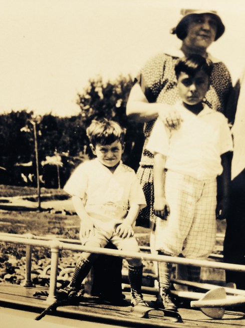 Maude, Vince and Billy (L)